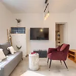 Σπίτι διακοπών Adorable With Private Garden And Bubble Bath
