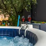 Adorable With Private Garden And Bubble Bath Σπίτι διακοπών