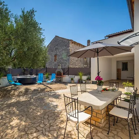 Adorable With Private Garden And Bubble Bath *