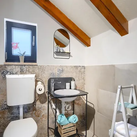 Adorable With Private Garden And Bubble Bath 펜션 *
