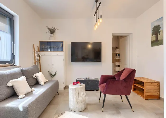 Semesterbostad Adorable With Private Garden And Bubble Bath