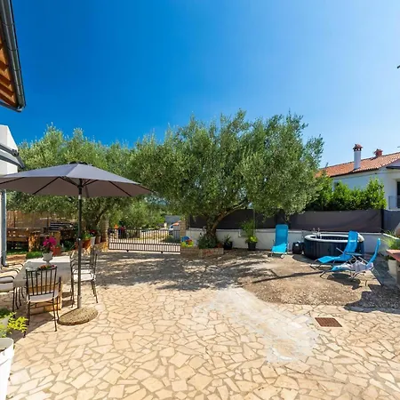 Adorable With Private Garden And Bubble Bath Vakantiehuis *