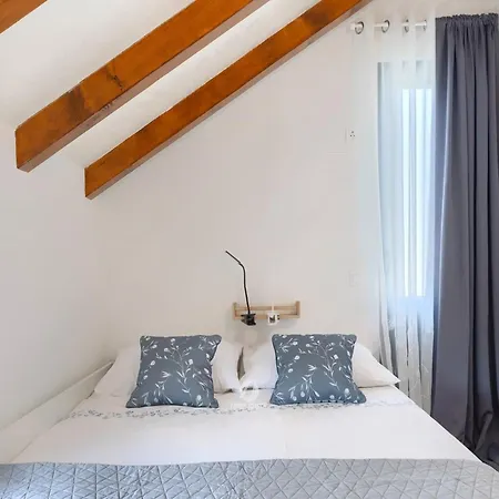 Adorable With Private Garden And Bubble Bath Vikendica Pula
