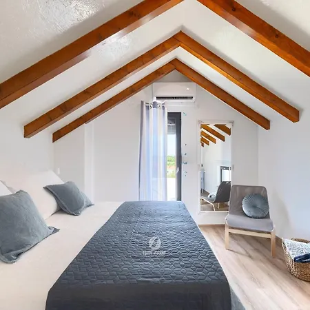 Vikendica Adorable With Private Garden And Bubble Bath Pula
