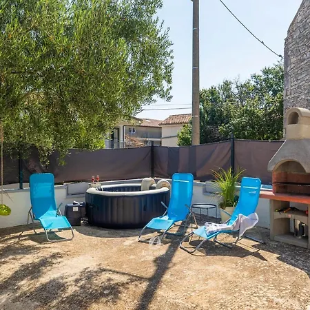 Adorable With Private Garden And Bubble Bath * Pula