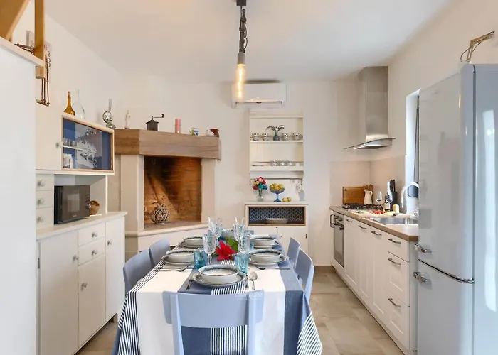 Adorable With Private Garden And Bubble Bath Vakantiehuis